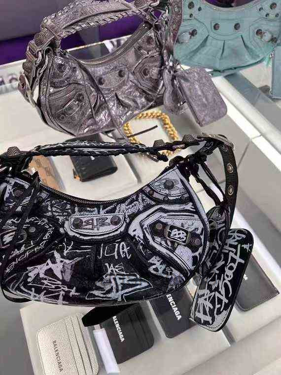 designer bags Bag Handbags Bags Le ca Designer Shoulder Handbag Graffiti Oblique Back Moon Blogger Hot Show Aihj
designer bags Bag Handbags Bags Le ca Designer Shoulder Handbag Graffiti Oblique Back Moon Blogger Hot Show Aihj