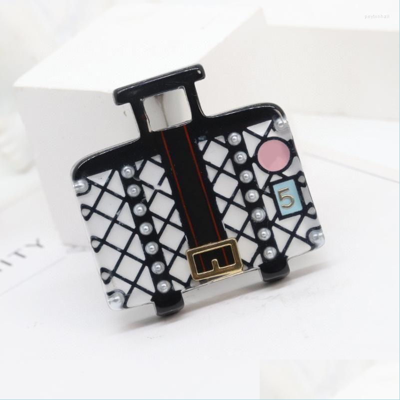 Pins Brooches Brooches 2022 Brand Designer Fashion Jewelry Vintage Lage Style Acrylic Brooch Sweater Light Gold Color Fine Quality P Dhesx
Pins Brooches Brooches 2022 Brand Designer Fashion Jewelry Vintage Lage Style Acrylic Brooch Sweater Light Gold Color Fine Quality P Dhesx