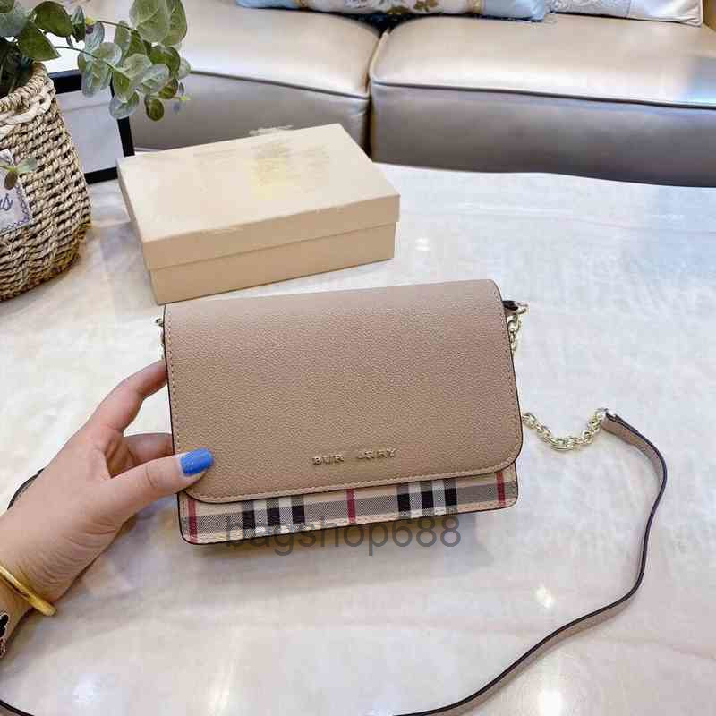 Designer Bags Handbags New Style with Cowhide Fashion Versatile Lattice Chain Single Shoulder Messenger Small Square Fortune 2022, Pvc with red
Designer Bags Handbags New Style with Cowhide Fashion Versatile Lattice Chain Single Shoulder Messenger Small Square Fortune 2022, Pvc with red