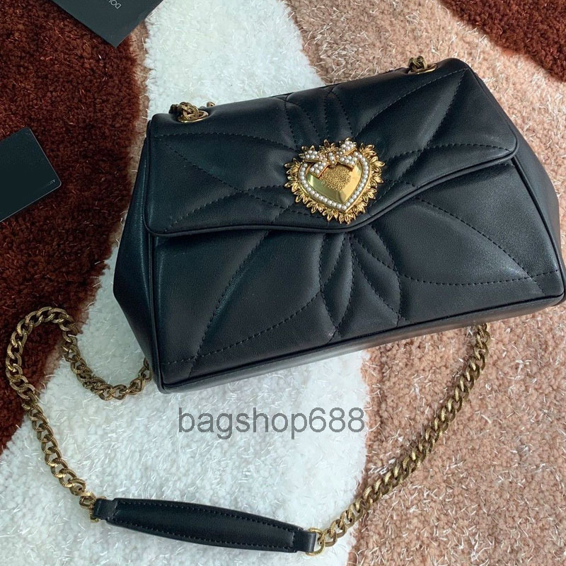 designer bags Body Cross Bag Women Shoulder Bags Chain Handbag Purse Cowhide Material Pearl Metal Hardware Decoration Hidden Press Button Fl 2022
designer bags Body Cross Bag Women Shoulder Bags Chain Handbag Purse Cowhide Material Pearl Metal Hardware Decoration Hidden Press Button Fl 2022