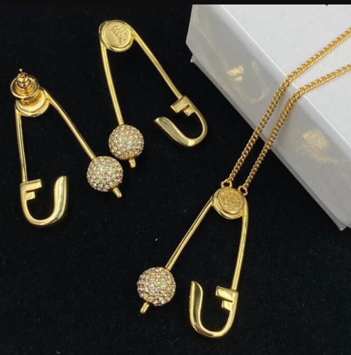 Classic identity Women Pin Brooch Necklaces Bracelet Rings Set Banshee Medusa Portrait 18K Gold Plated New Designed Designer Jewelry Vss00232, Golden
Classic identity Women Pin Brooch Necklaces Bracelet Rings Set Banshee Medusa Portrait 18K Gold Plated New Designed Designer Jewelry Vss00232, Golden