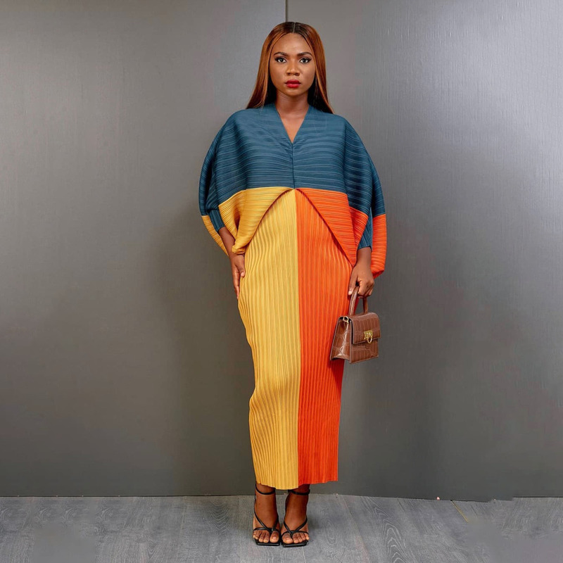 Casual Dresses Miyake Pleated Lantern Bat Sleeve AutumnWinter Temperament Stitching V-Neck Fashion Loose Dress Vestidos Fiesta Daifa 220912