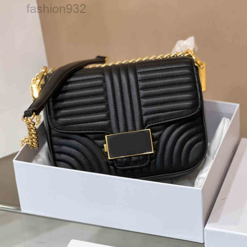 Evening Bags Striped Shoulder Bags Women Chain Square Handbag Designer Clutch Crossbody Bag Female Purses 220510
Evening Bags Striped Shoulder Bags Women Chain Square Handbag Designer Clutch Crossbody Bag Female Purses 220510