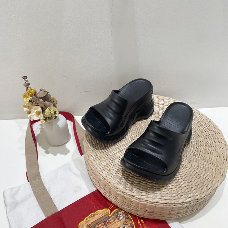 Designers luxurys slippers solid color letter design Heightening slippers Leisure temperament versatile indoor hotel wear Thick bottom shoes very good 35-40, White
Designers luxurys slippers solid color letter design Heightening slippers Leisure temperament versatile indoor hotel wear Thick bottom shoes very good 35-40, White
