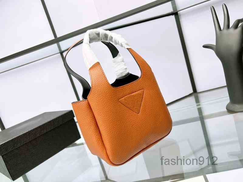 Evening Bags Mini Hubo Tote Bags Designer Bag Wallet for Women Brand Shoulder Clutch Strap Fashion Single Messengers Purses 220712Multi Poc, Creamy-white
Evening Bags Mini Hubo Tote Bags Designer Bag Wallet for Women Brand Shoulder Clutch Strap Fashion Single Messengers Purses 220712Multi Poc, Creamy-white