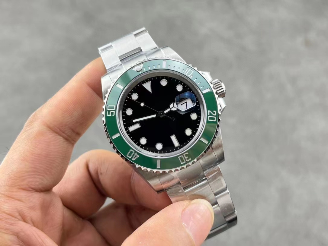 Mens Automatic Mechanical Watch Green Ceramic Bezel 41mm Silver Case Caliber 2824 Factory Montre de Luxe Sapphire Luminous Watch
Mens Automatic Mechanical Watch Green Ceramic Bezel 41mm Silver Case Caliber 2824 Factory Montre de Luxe Sapphire Luminous Watch