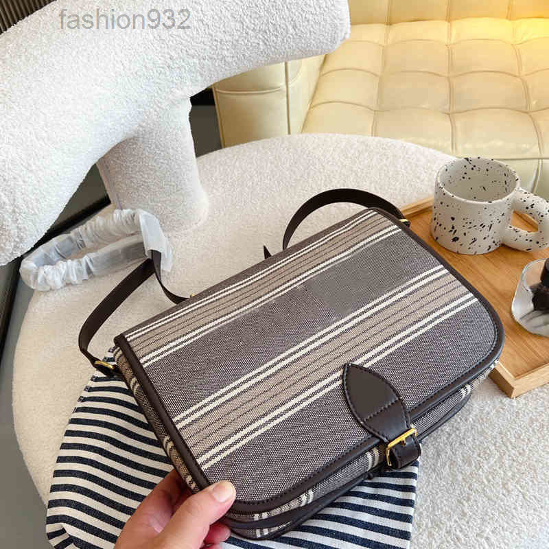 Evening Bags Designer Vintage Messenger Bags Womens Shoulder Bag Luxurious Square Shoulder Crossbody Bags Lady Embroidery Handbags 220719, Dark grey
Evening Bags Designer Vintage Messenger Bags Womens Shoulder Bag Luxurious Square Shoulder Crossbody Bags Lady Embroidery Handbags 220719, Dark grey