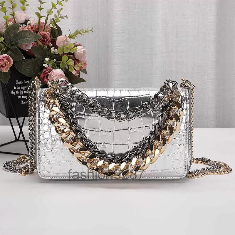 Crocodile pattern chain bag high-quality calfskin with three-color hardware chains luxury women handbags ladies fashion red small square bag ff 2022
Crocodile pattern chain bag high-quality calfskin with three-color hardware chains luxury women handbags ladies fashion red small square bag ff 2022