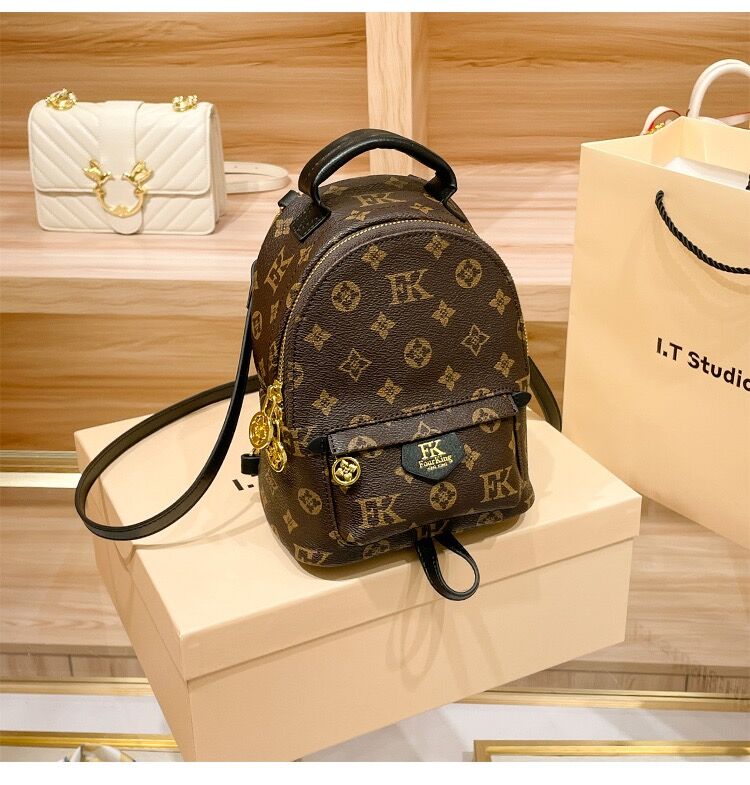 2023 vuttion Hight quality Women's designer Backpack Mini pu leather children backpacks women printing backpack M415621, Black flower
2023 vuttion Hight quality Women's designer Backpack Mini pu leather children backpacks women printing backpack M415621, Black flower