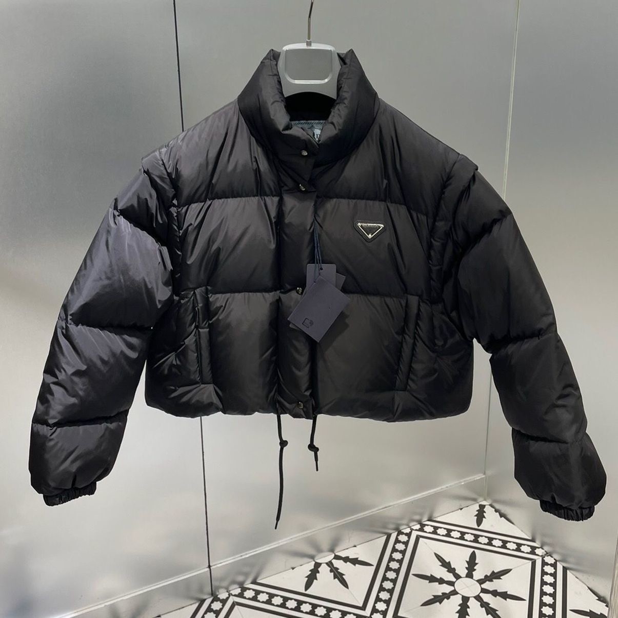 Mens down jackets Stylist Coat Parka Classic Puffer Detachable sleeves Jacket Hooded Thick Down Coats Womens Feather Windproof Outerwear Removable hat Size S-L, Black
Mens down jackets Stylist Coat Parka Classic Puffer Detachable sleeves Jacket Hooded Thick Down Coats Womens Feather Windproof Outerwear Removable hat Size S-L, Black