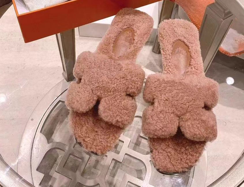 European and American style slippers thick bottom herringbone Lamb hair slippers classic buckle design home Beach Flip Flops Scuffs, Fuchsia
European and American style slippers thick bottom herringbone Lamb hair slippers classic buckle design home Beach Flip Flops Scuffs, Fuchsia