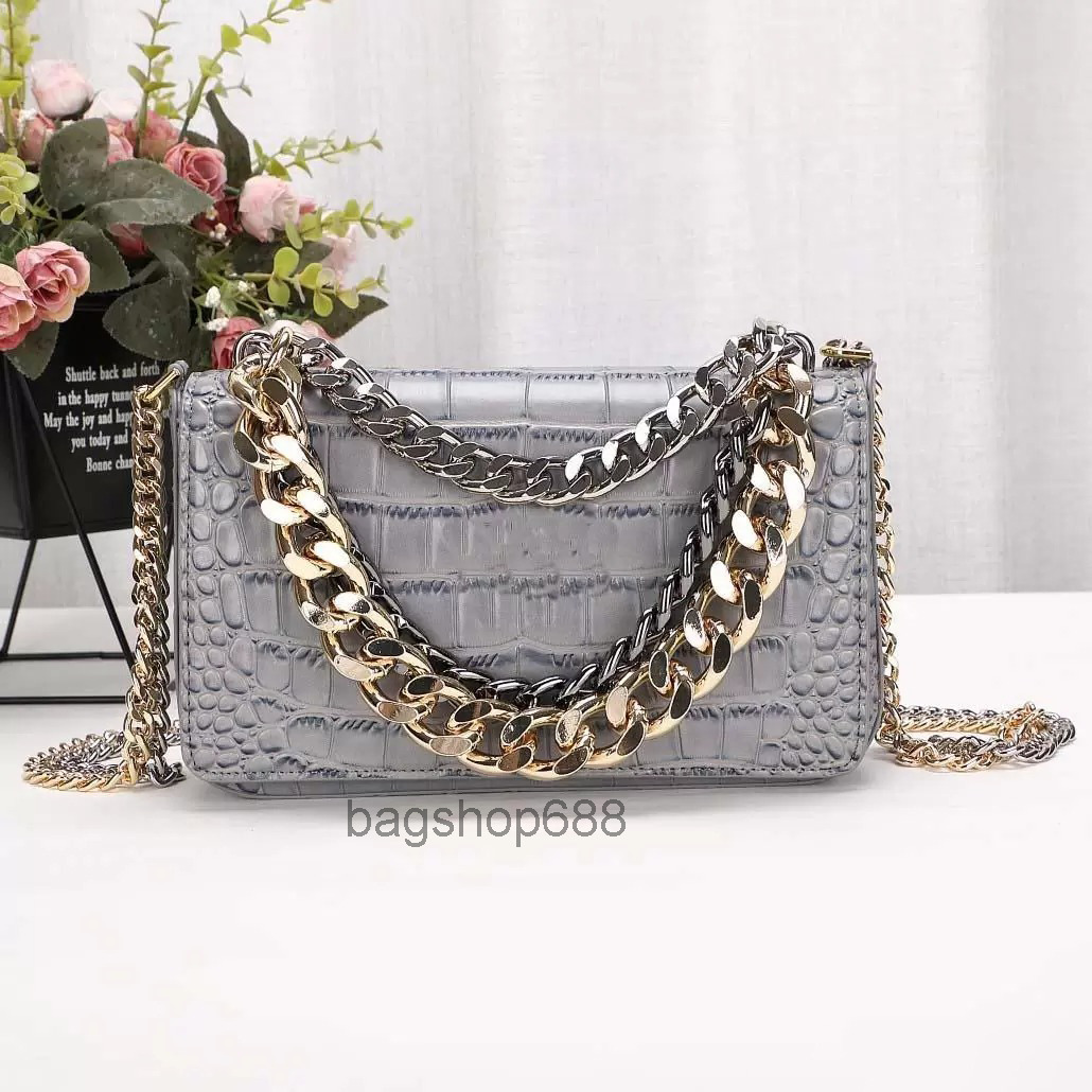 designer bags pattern Crocodile chain bag high-quality calfskin with three-color hardware chains luxury women handbags ladies fashion red sm
designer bags pattern Crocodile chain bag high-quality calfskin with three-color hardware chains luxury women handbags ladies fashion red sm