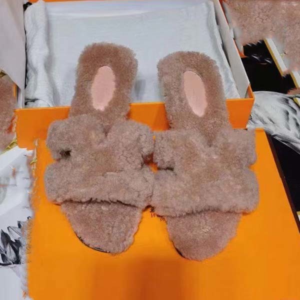 Top Ladies woolen Sheepskin Winter slipper fur one piece lamb wool warm and comfortable wear resistant rubber flat slippers 35-41, White
Top Ladies woolen Sheepskin Winter slipper fur one piece lamb wool warm and comfortable wear resistant rubber flat slippers 35-41, White