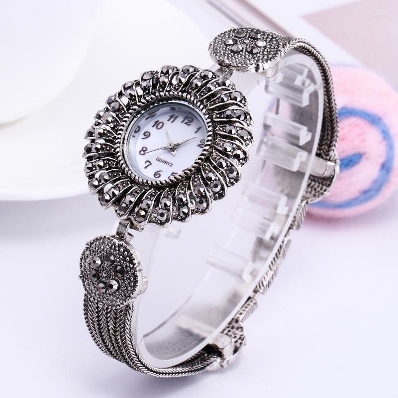 Wristwatches Retro Silver Plated Diamond Ladies Watch Bracelet Women Watches Luxury Rhinestone Quartz Clock Dames Horloges, White
Wristwatches Retro Silver Plated Diamond Ladies Watch Bracelet Women Watches Luxury Rhinestone Quartz Clock Dames Horloges, White