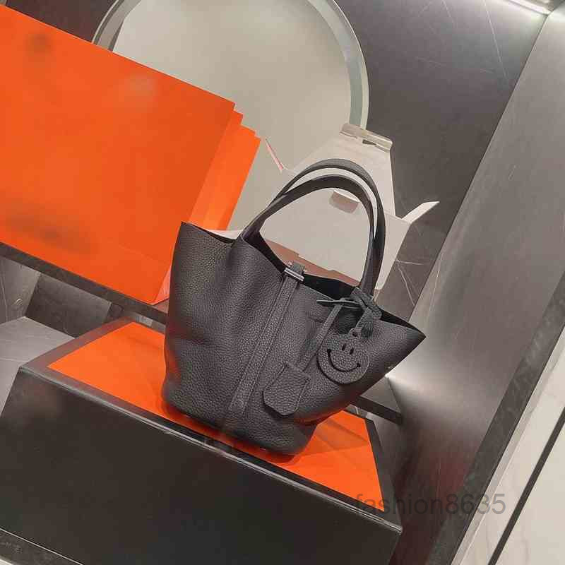 Evening Bags Shoulder Bags Luxury Brand Food Basket Simple Square Bucket Bag Women's Designer High Quality Real Leather Mobile Phone Handba, Elephant grey
Evening Bags Shoulder Bags Luxury Brand Food Basket Simple Square Bucket Bag Women's Designer High Quality Real Leather Mobile Phone Handba, Elephant grey