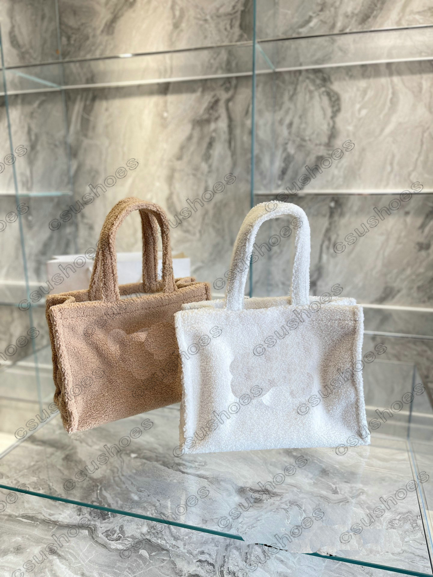 Cacbs X Tote GM Teddy Wool Shoulder Bag 41cm Luxurys Women Fur Shopping Bags Totes Handbags 22SS Winner Bags Ladies Designers Two External Flat pockets On Both Sides, Customize
Cacbs X Tote GM Teddy Wool Shoulder Bag 41cm Luxurys Women Fur Shopping Bags Totes Handbags 22SS Winner Bags Ladies Designers Two External Flat pockets On Both Sides, Customize