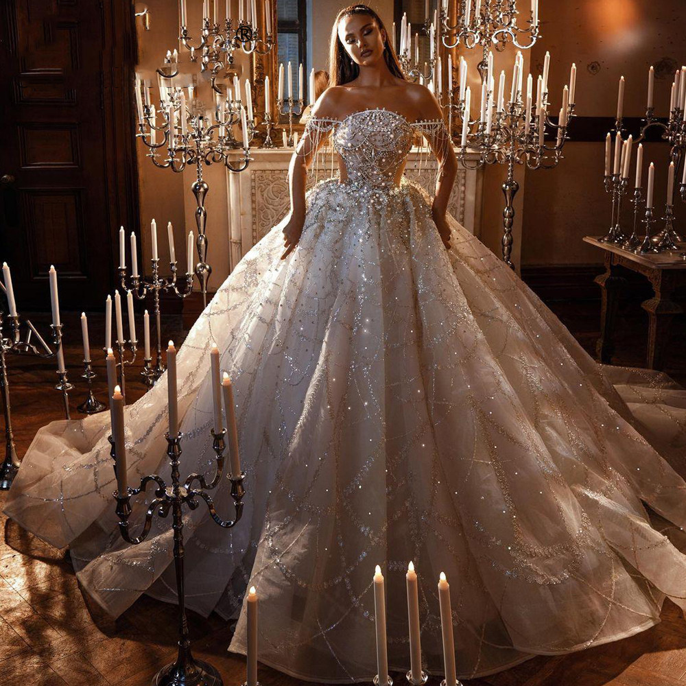 Exquisite Ball Gown Wedding Dresses Bateau Neck Sleeveless Off Shoulder Sequins Shiny Appliques Lace Ruffles Floor Length Bridal Gowns Plus Size robes