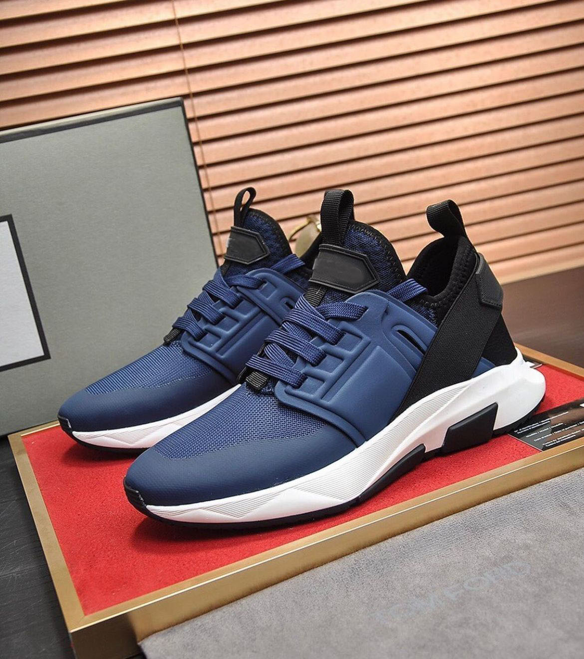 Brand Designer Nylon & Mesh Jago Sneakers Shoes Men Technical Canvas Suede Goatskin Runner Sports Light Sole Trainers Comfort Walking
Brand Designer Nylon & Mesh Jago Sneakers Shoes Men Technical Canvas Suede Goatskin Runner Sports Light Sole Trainers Comfort Walking