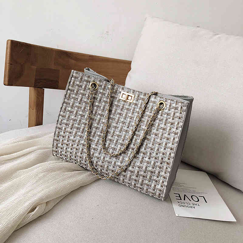 Girls' small bag new fashion simple one shoulder messenger bag chain Tote Bag Fashion, White
Girls' small bag new fashion simple one shoulder messenger bag chain Tote Bag Fashion, White