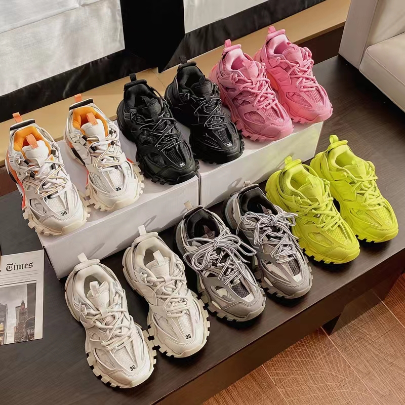 Track 3.0 Designer Shoes Triple Black White Oreo Metallic Indigo White Luxurys Fashion Orange Platform Sports Casual Sneaker Chunky Trainers Outdoor
Track 3.0 Designer Shoes Triple Black White Oreo Metallic Indigo White Luxurys Fashion Orange Platform Sports Casual Sneaker Chunky Trainers Outdoor