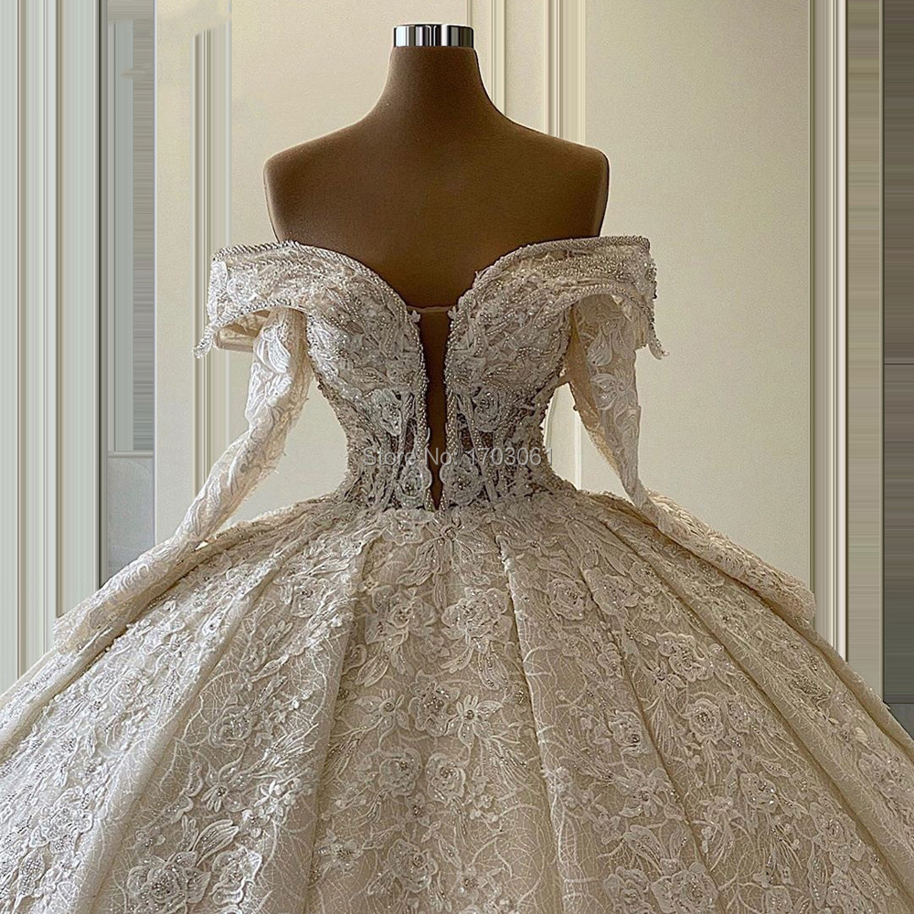 Luxury Ball Gown Wedding Dresses Deep V Neck Long Sleeve Off Shoulder Sequins Appliques Appliques Lace Ruffles Floor Length Bridal Gowns Plus Size rob