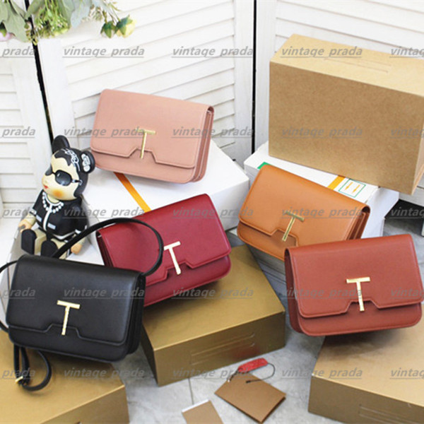 Luxury TB Small Leather brand Lock Bag Shoulder clutch classic Embossing with shoulder strap Designer Women's men wallet famous totes handbag tote crossbody Bags, Carton
Luxury TB Small Leather brand Lock Bag Shoulder clutch classic Embossing with shoulder strap Designer Women's men wallet famous totes handbag tote crossbody Bags, Carton