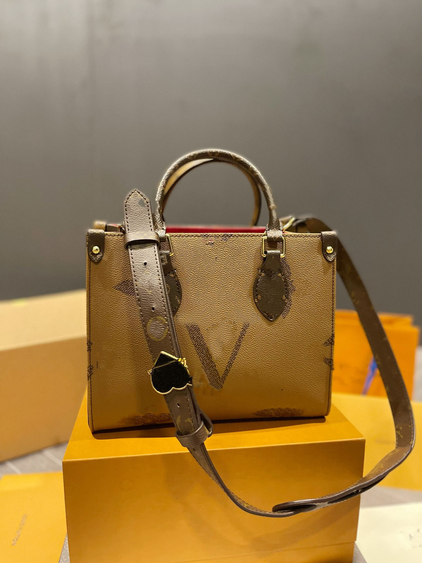 Designers Luxury Bags For Womens Louiseity 1 Viutonity Handbags LVS Crossbody Shoulder The Tote Bag multicolour Capacity Versatile 7A High Quality wallet A6YF, You can look more picture
Designers Luxury Bags For Womens Louiseity 1 Viutonity Handbags LVS Crossbody Shoulder The Tote Bag multicolour Capacity Versatile 7A High Quality wallet A6YF, You can look more picture