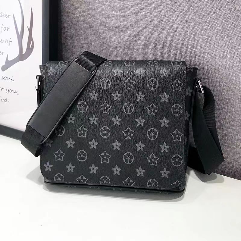 Mikoms Genuine Leather District Bag Men Crossbody Shoulder Bags Designers Business Briefcase Famous Bookbag louiseity LVs Viutonity
Mikoms Genuine Leather District Bag Men Crossbody Shoulder Bags Designers Business Briefcase Famous Bookbag louiseity LVs Viutonity
