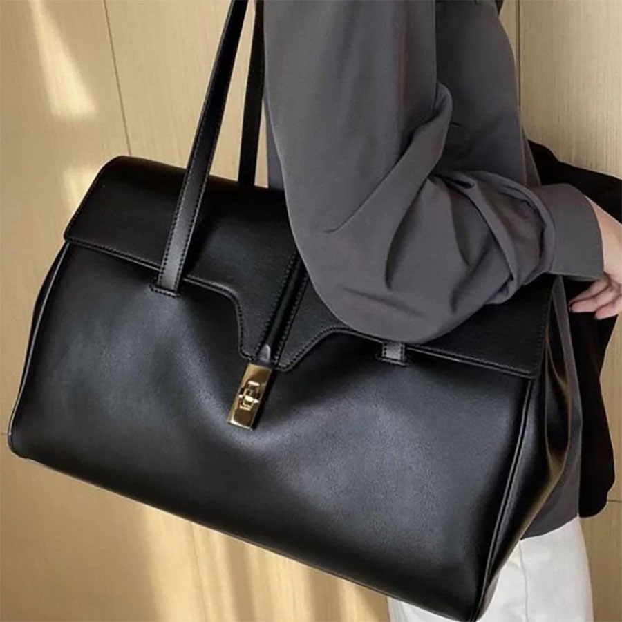 Teen Soft 16 in Smooth Calfskin Bag Gold Finishing Crossbody Luxury Designer Shoulder Bag Removable Textile Strap Tote Turn Lock Closure Large Capacity Handbag
Teen Soft 16 in Smooth Calfskin Bag Gold Finishing Crossbody Luxury Designer Shoulder Bag Removable Textile Strap Tote Turn Lock Closure Large Capacity Handbag