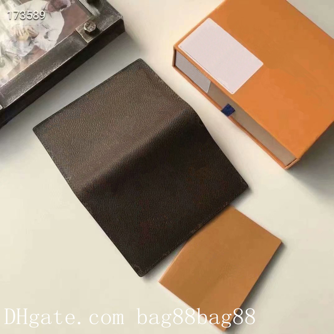 M60181 PASSPORT COVER purse Card Holder Designer Womens Mens Passport Protection Case Pocket Organizer Multiple Brazza Wallet COUVERTURE PASSEPORT, Black aging
M60181 PASSPORT COVER purse Card Holder Designer Womens Mens Passport Protection Case Pocket Organizer Multiple Brazza Wallet COUVERTURE PASSEPORT, Black aging