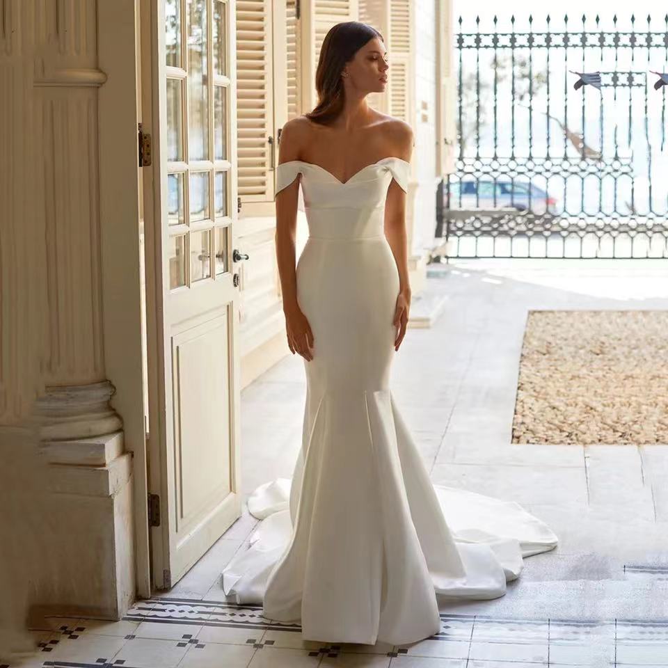 Sexy Simple Mermaid Wedding Dress Off Shoulder Applique Pleats Backless Lace Up Back Satin Sweep Train Garden Bridal Gown Custom Made