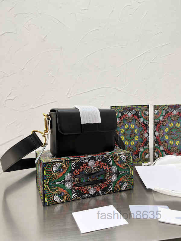 Evening Bags with Wide Straps Bags Women Solid Color Handbag Shoulder Leather Designer Crossbody Female Purses Small Square 220304Multi Po
Evening Bags with Wide Straps Bags Women Solid Color Handbag Shoulder Leather Designer Crossbody Female Purses Small Square 220304Multi Po