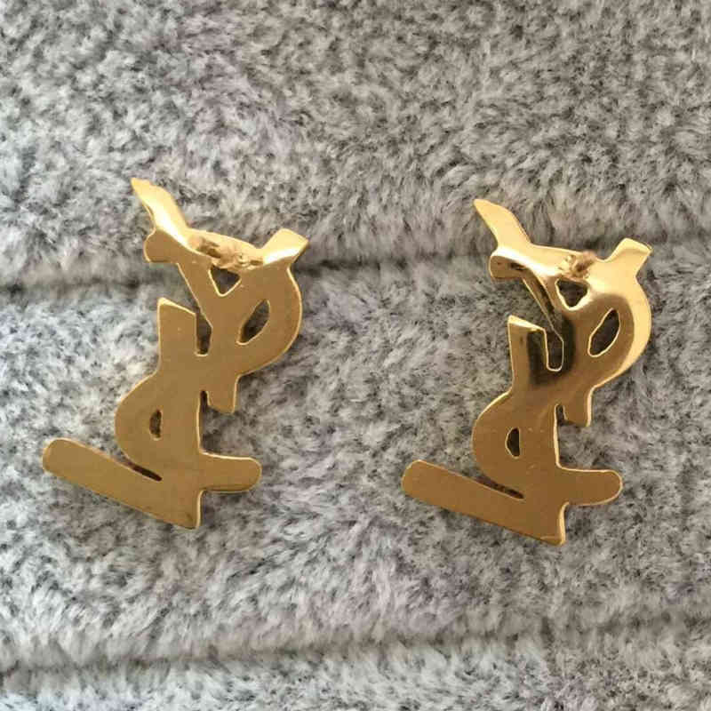 Never Fade Easy Chic Jewelry Men Letter Large Small Studs Classic Design Diamond Earrings Stainless Steel Silver Elagant Women Stud
Never Fade Easy Chic Jewelry Men Letter Large Small Studs Classic Design Diamond Earrings Stainless Steel Silver Elagant Women Stud