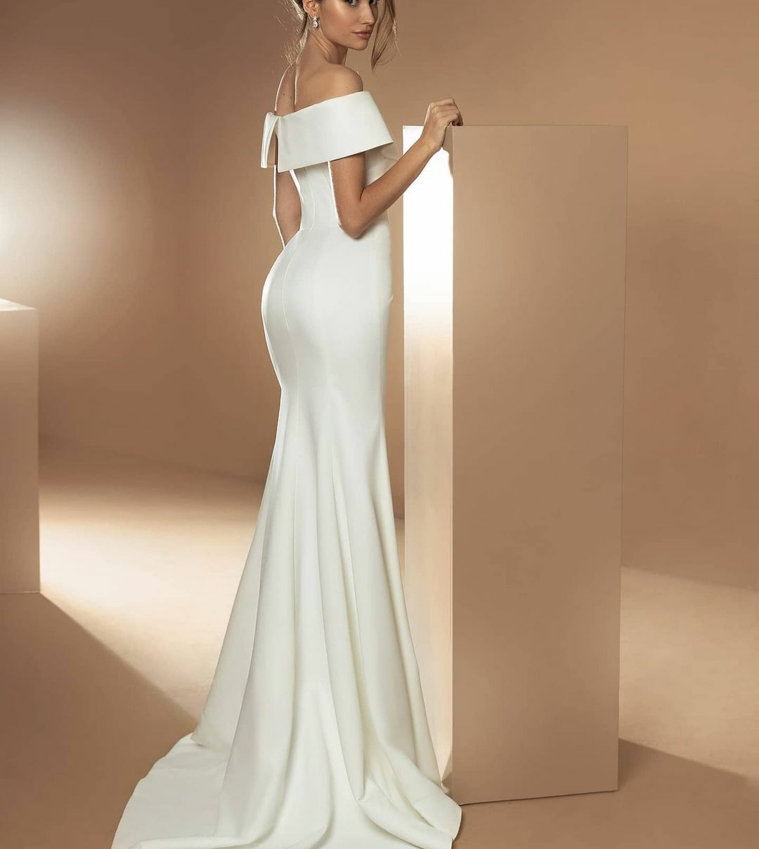 Slim Simple Sexy Beach Mermaid Wedding Dress Off Shoulder Applique Pleats Backless Zipper Back Satin Sweep Train Bohemian Bridal Gown Custom Made