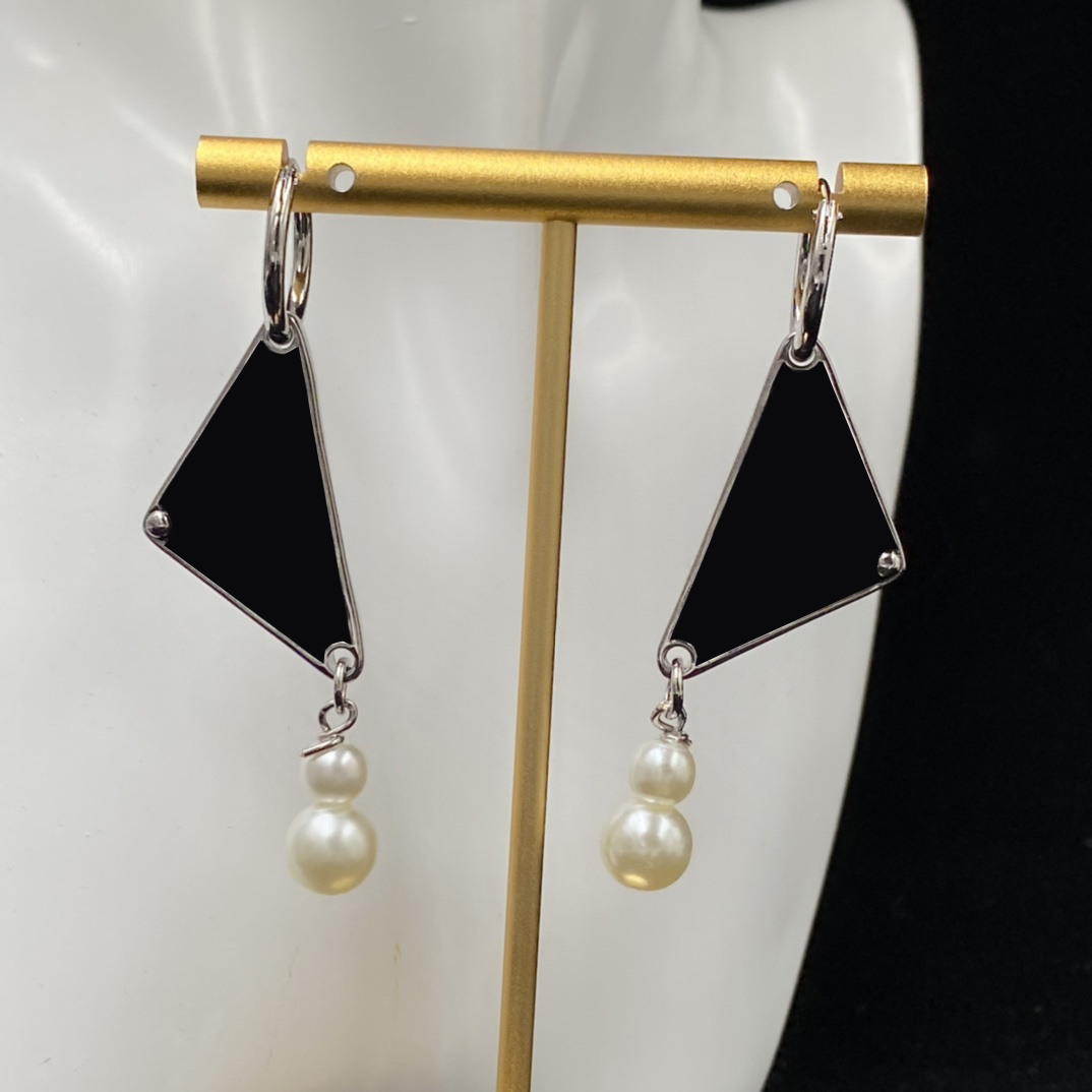 New Trendy Triangle Pearl Earrings Charm Pendant Ear Studs Women Letter Stamps Eardrops With Box
New Trendy Triangle Pearl Earrings Charm Pendant Ear Studs Women Letter Stamps Eardrops With Box