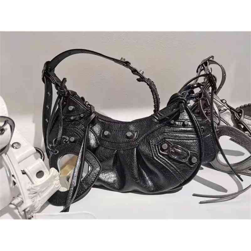 style locomotive rivet bag sling one shoulder portable armpit bag 2022 new women's bag, White
style locomotive rivet bag sling one shoulder portable armpit bag 2022 new women's bag, White
