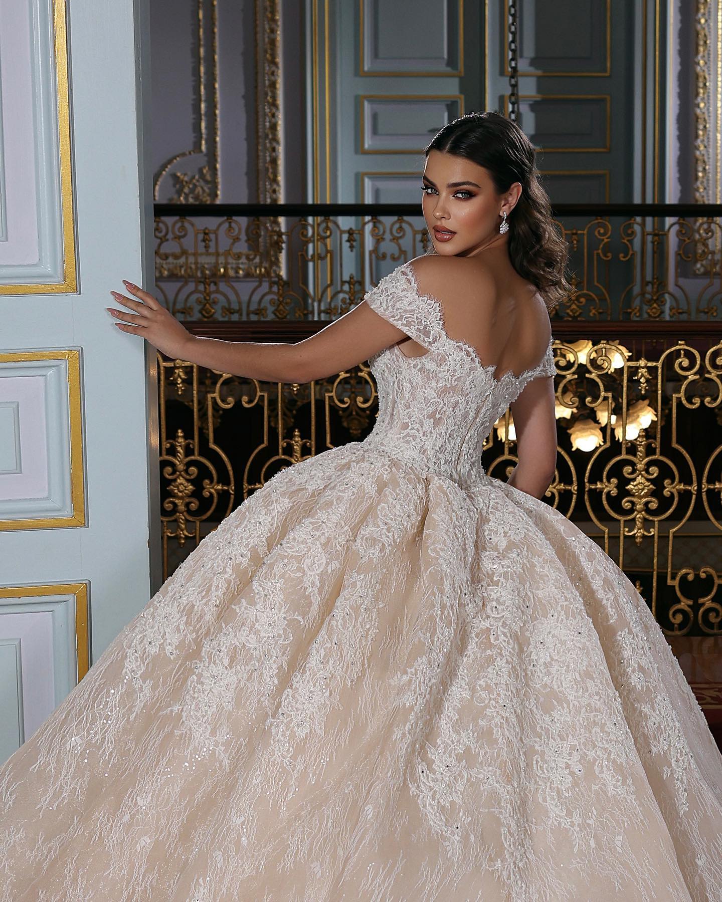 Vintage Dubai Ball Gown Wedding Dresses Bridal Gowns Crystal Off The Shoulder Arabic Lace Appliqued Robes De Mariee