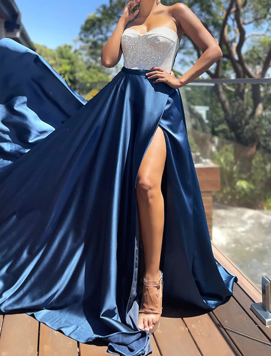 Shiny White Sequined Prom Dresses A Line Simple Satin Formal Evening Gowns Sexy Side High Split Sleeveless Strapless Brush Train Sparkle Party Dress