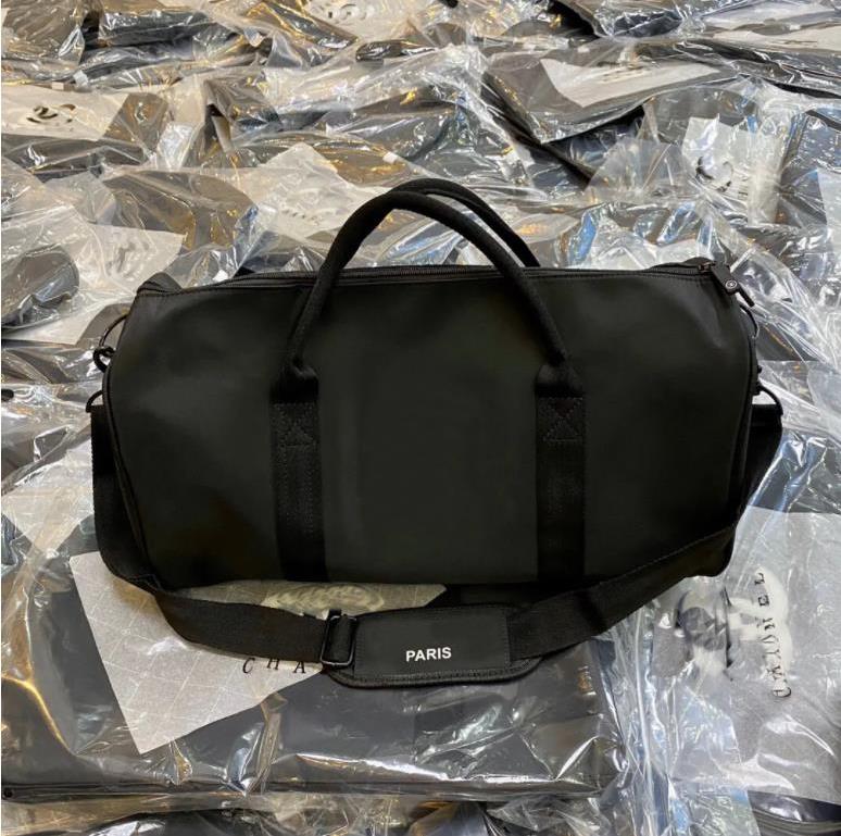 Storage Bags 48X27X23CM Classic C Sign canvas shoulder bag tote Handbag Cross Body Coin Purse Briefcases designer Card Holders Key Wallets yoga sports VIP gift
Storage Bags 48X27X23CM Classic C Sign canvas shoulder bag tote Handbag Cross Body Coin Purse Briefcases designer Card Holders Key Wallets yoga sports VIP gift