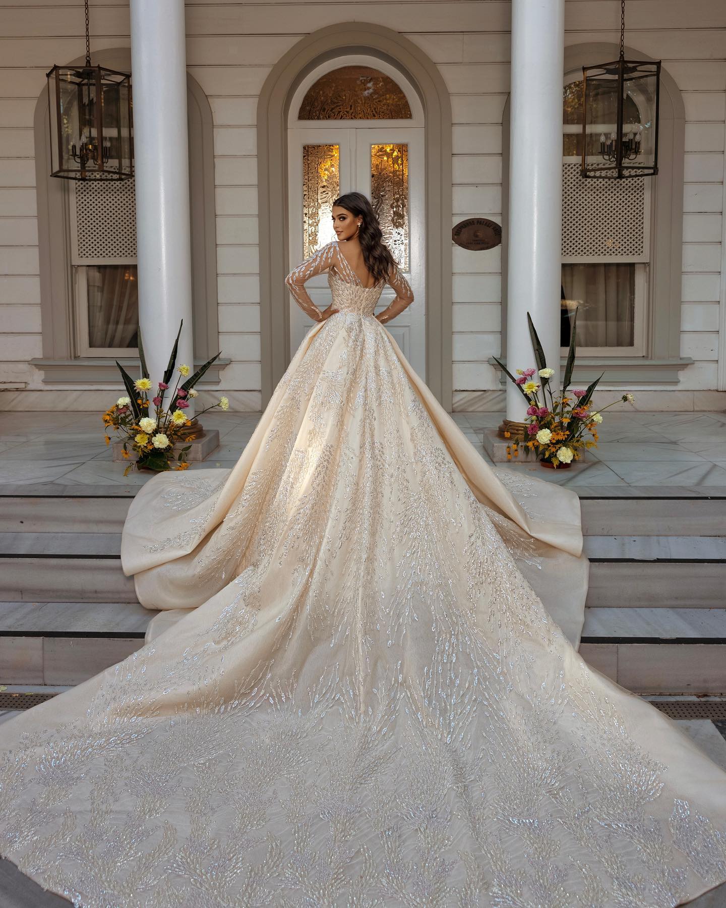 Vestidos De Novia Wedding Dresses Bridal Gowns Sheer Neck Long Sleeve Shiny Beading Sequined Appliqued Arabic Robes De Mariee