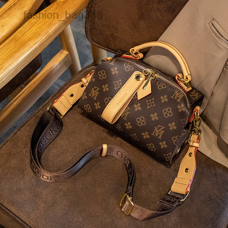 Evening Bags Handbags for Women New Autumn Versatile Casual Boston Bag Ins Online Influencer Fashion Shoulder Messenger Bag, Coffee
Evening Bags Handbags for Women New Autumn Versatile Casual Boston Bag Ins Online Influencer Fashion Shoulder Messenger Bag, Coffee