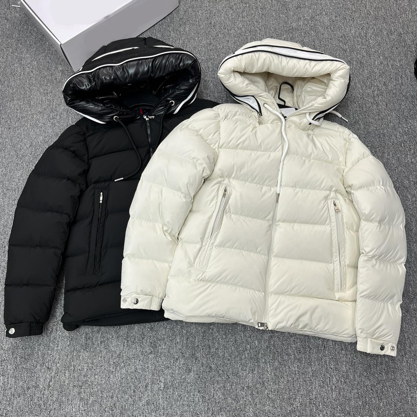 Designer Maya Men's Down Embroidered Letters Ladies Cardamine Brand Hooded Jacket Casual Warm Top Dress, Supplement (not shipped separately)
Designer Maya Men's Down Embroidered Letters Ladies Cardamine Brand Hooded Jacket Casual Warm Top Dress, Supplement (not shipped separately)