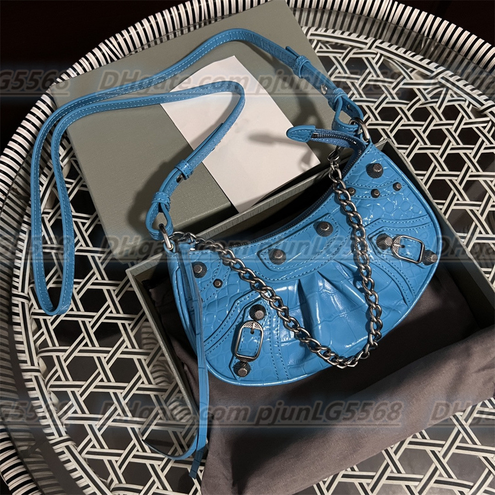 High Luxury genuine motorcycle bag women luxury fashion shoulder cool girl crossover Pink Mini wax black silver red white bags women's Cross Body purse, Plum
High Luxury genuine motorcycle bag women luxury fashion shoulder cool girl crossover Pink Mini wax black silver red white bags women's Cross Body purse, Plum