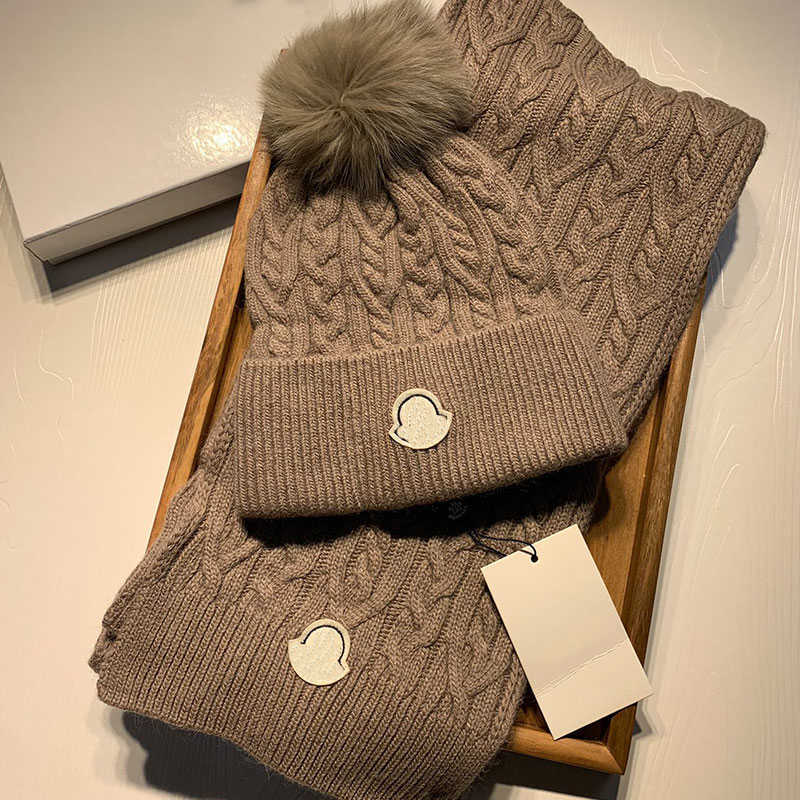Fashion wool trend hat scarf set top luxury acne hats men and women fashions designer shawl cashmere scarfs gloves suitable for winter
Fashion wool trend hat scarf set top luxury acne hats men and women fashions designer shawl cashmere scarfs gloves suitable for winter