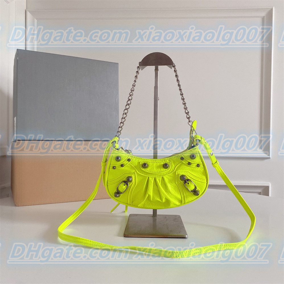 Top Luxury genuine motorcycle bag women luxury fashion shoulder cool girl crossover Pink Mini wax black silver red white bags women's Cross Body purses
Top Luxury genuine motorcycle bag women luxury fashion shoulder cool girl crossover Pink Mini wax black silver red white bags women's Cross Body purses