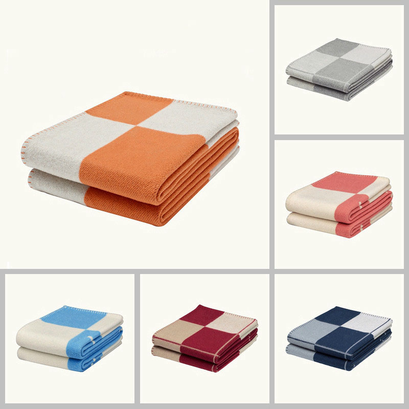 Designer Cashmere Throw Blanket letter h blankets 140x170cm pillow 45X45 Plaid Crochet Soft Wool Scarf Shawl Portable Warm Sofa Bed Fleece Knitted Cape
Designer Cashmere Throw Blanket letter h blankets 140x170cm pillow 45X45 Plaid Crochet Soft Wool Scarf Shawl Portable Warm Sofa Bed Fleece Knitted Cape