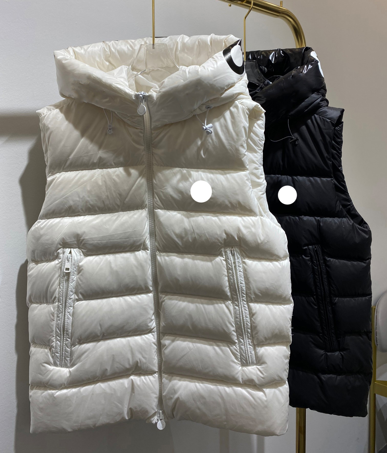 Designer Franch maya Mens Down Vests M Hat letters printed Embrodered Brand Letter Bandge Style Womens Downs Vest Warm Outerwear, Supplement (not shipped separately)
Designer Franch maya Mens Down Vests M Hat letters printed Embrodered Brand Letter Bandge Style Womens Downs Vest Warm Outerwear, Supplement (not shipped separately)