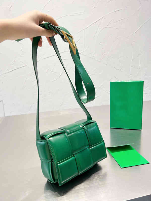 Designer Luxury Womens Bags Bottegas Handbag Fashion Shoulder dupes nylon Venetas Large Capacity Totes leather crossbody Bag Versatile mini jodie Wallet ZZQP
Designer Luxury Womens Bags Bottegas Handbag Fashion Shoulder dupes nylon Venetas Large Capacity Totes leather crossbody Bag Versatile mini jodie Wallet ZZQP
