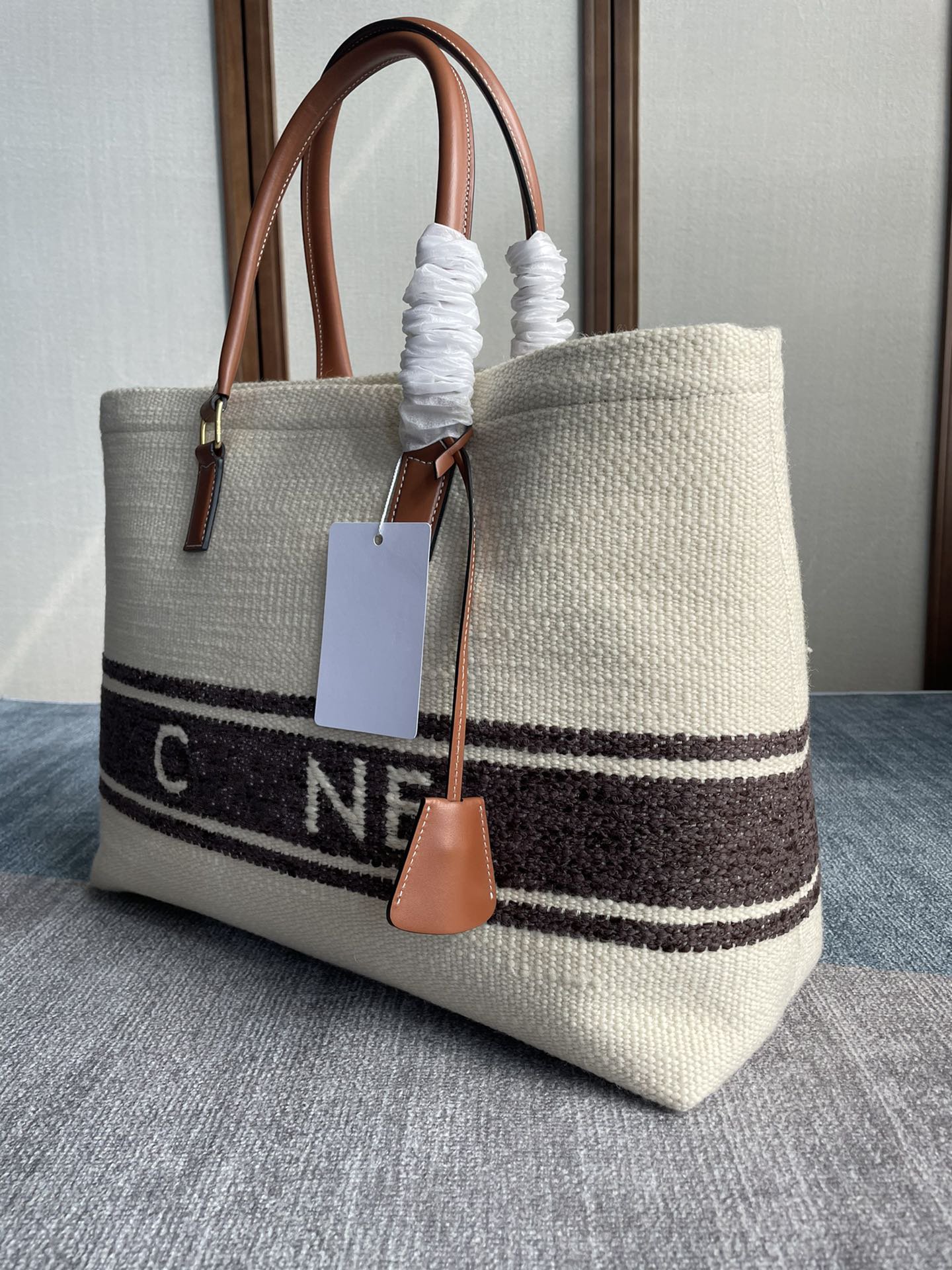 7A Original List Super Luxury CABAS Canvas Shoulder Bag Tote Stylish Feminine Luxury Soft Powerful Space Ces Lines Notebook, 1#
7A Original List Super Luxury CABAS Canvas Shoulder Bag Tote Stylish Feminine Luxury Soft Powerful Space Ces Lines Notebook, 1#