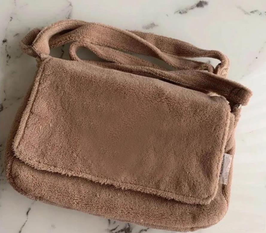 Storage Bags 2022 Classic C pattern Flannel messenger bag Cross Body Totes Backpack Coin Purse Briefcases designer Card Holders Key Wallets VIP Gift #38500
Storage Bags 2022 Classic C pattern Flannel messenger bag Cross Body Totes Backpack Coin Purse Briefcases designer Card Holders Key Wallets VIP Gift #38500